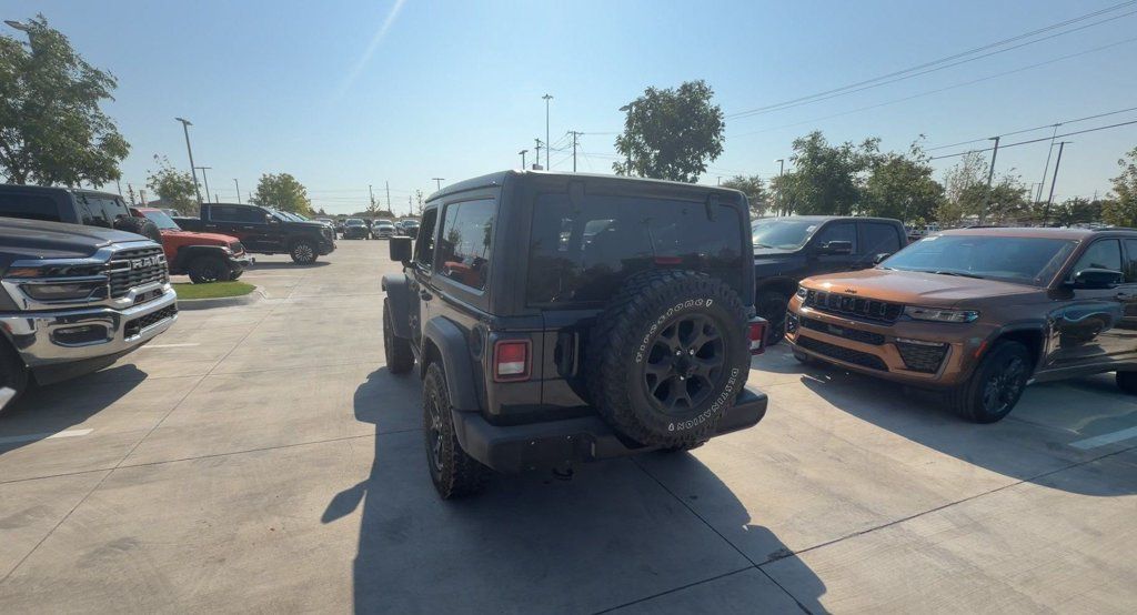 Used 2022 Jeep Wrangler Sport AWD/4WD image 3