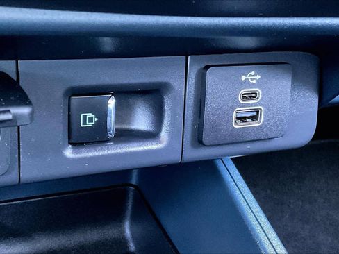 Certified 2025 Ford Maverick Lariat w/ Black Appearance Package image 30