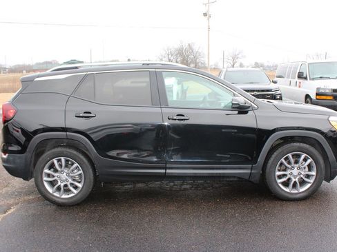 Used 2024 GMC Terrain SLT image 11