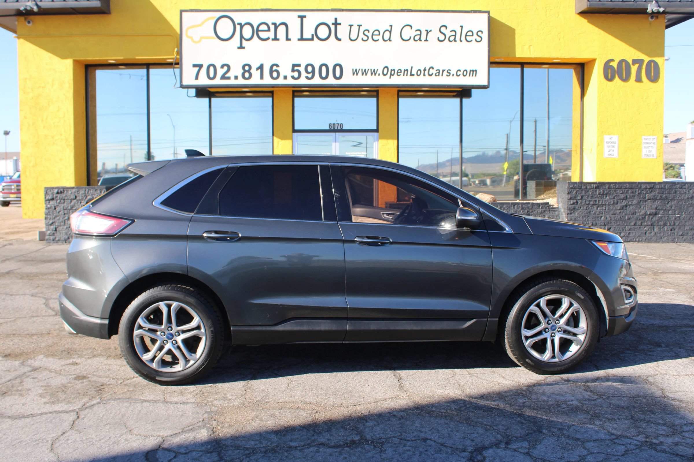 Used 2018 Ford Edge Titanium FWD image 4
