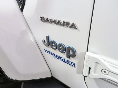 Used 2022 Jeep Wrangler Unlimited Sahara w/ Cold Weather Group image 8