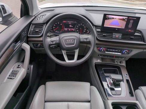 Used 2024 Audi Q5 2.0T Premium w/ Convenience Package image 16