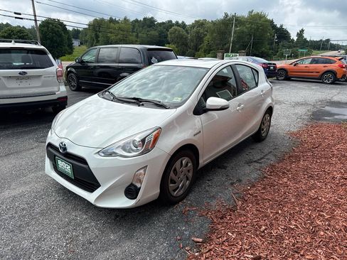 Used 2015 Toyota Prius C One FWD image 4