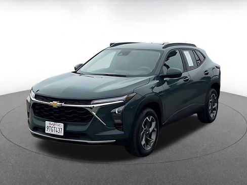 Used 2025 Chevrolet Trax LT image 7