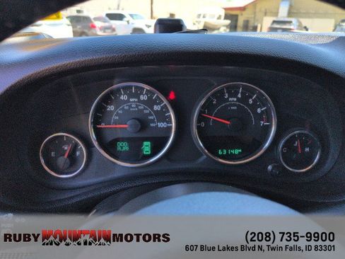 Used 2015 Jeep Wrangler Unlimited Rubicon w/ Dual Top Group AWD/4WD image 10