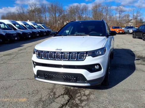 Certified 2024 Jeep Compass Limited image 3