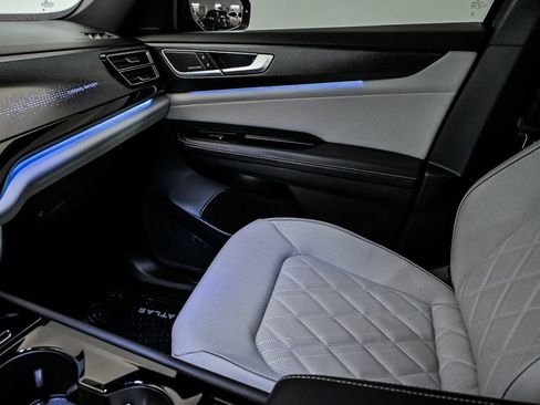 Certified 2025 Volkswagen Atlas Cross Sport SEL Premium R-Line AWD/4WD image 24