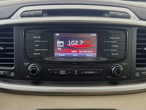 Used 2016 Kia Sorento AWD w/ LX Convenience Package image 14