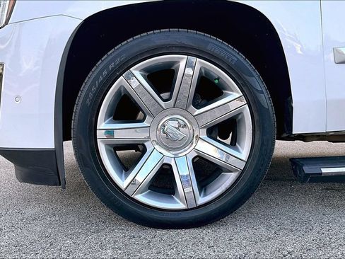Used 2020 Cadillac Escalade ESV Premium Luxury AWD/4WD image 10