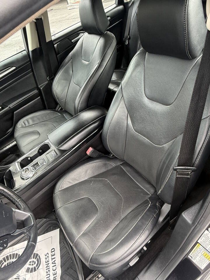 Used 2020 Ford Fusion Titanium FWD image 7