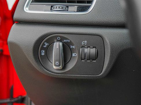 Used 2018 Audi Q3 2.0T Premium image 22