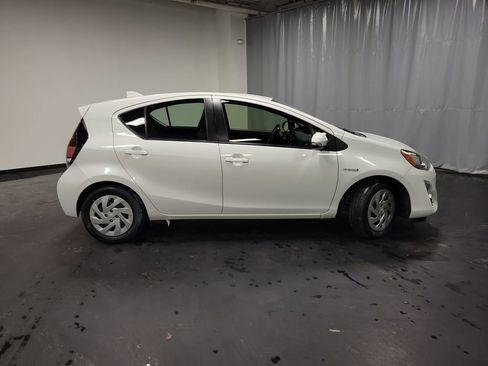 Used 2016 Toyota Prius C Two image 9