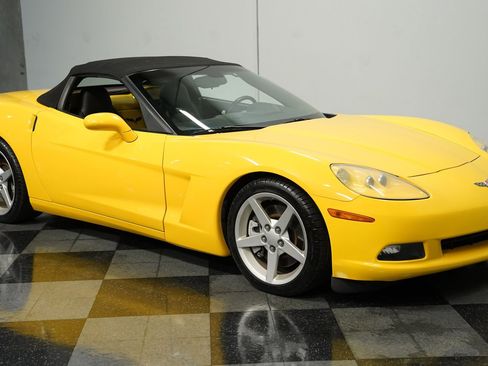 Used 2005 Chevrolet Corvette Convertible w/ Performance Handling Package image 13