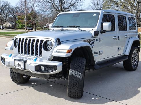 Used 2022 Jeep Wrangler Unlimited Sahara AWD/4WD image 4