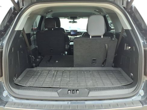 Used 2024 Ford Explorer XLT w/ Equipment Group 202A RWD image 4