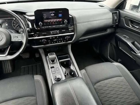 Used 2025 Nissan Pathfinder SV AWD/4WD image 17