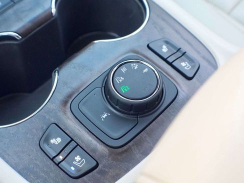 Used 2022 GMC Acadia Denali w/ Denali Ultimate Package image 38