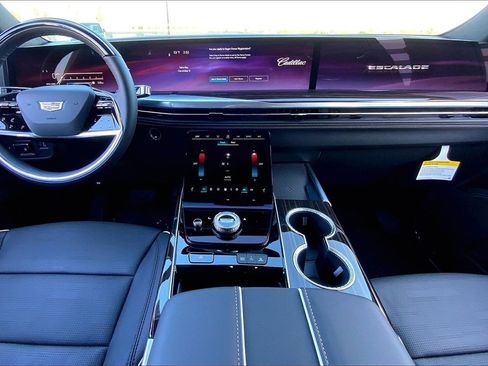 New 2026 Cadillac Escalade Luxury image 7