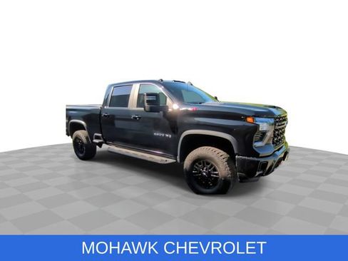 Used 2024 Chevrolet Silverado 2500 ZR2 w/ Technology Package AWD/4WD image 2
