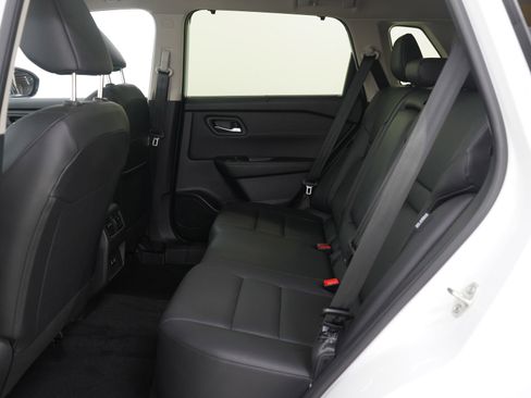 Used 2024 Nissan Rogue SV w/ SV Premium Package image 16