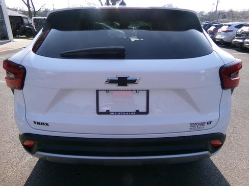 Used 2025 Chevrolet Trax LT w/ Driver Confidence Package image 4
