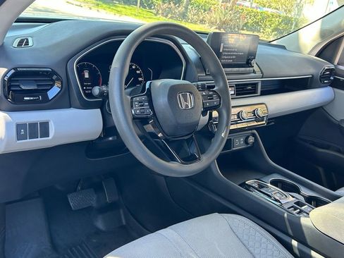 Used 2023 Honda Pilot LX image 42