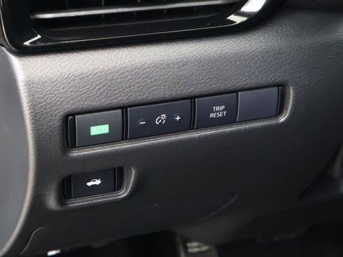 Used 2025 Nissan Sentra SR w/ SR Premium Package FWD image 22