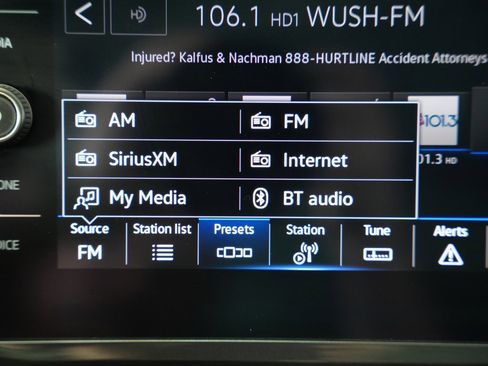 Used 2021 Volkswagen Tiguan SE w/ Panoramic Sunroof Package image 20