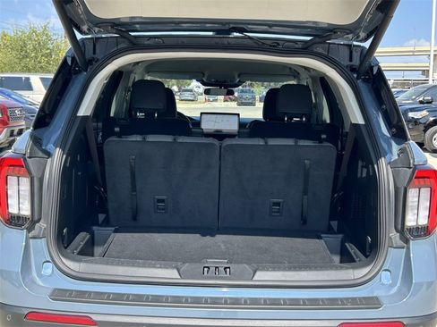 Used 2025 Ford Explorer Active w/ Active Comfort Package image 11