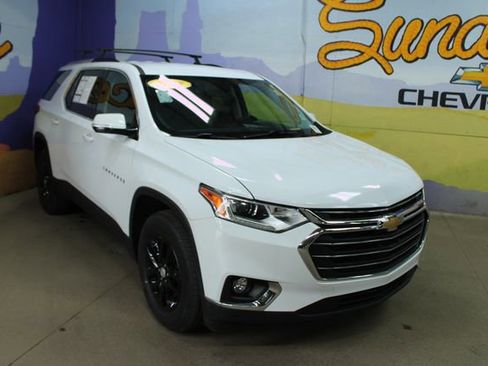 Used 2018 Chevrolet Traverse LT FWD image 2