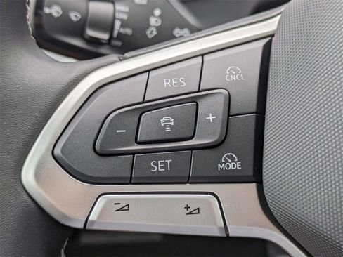 New 2025 Volkswagen Tiguan SE image 25