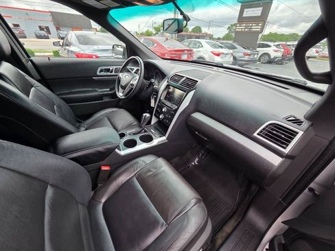 Used 2014 Ford Explorer XLT w/ Equipment Group 202A FWD image 20