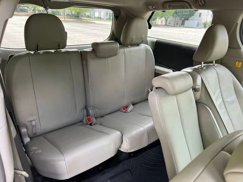 Used 2013 Toyota Sienna XLE w/ Premium Pkg FWD image 24