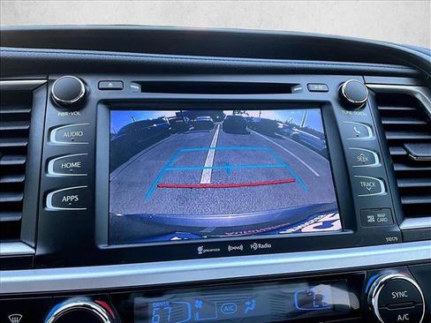 Used 2018 Toyota Highlander SE AWD/4WD image 21