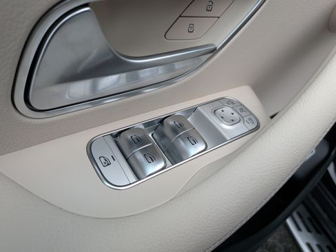 Used 2026 Mercedes-Benz GLS 450 4MATIC image 31