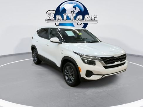 Certified 2022 Kia Seltos LX image 2