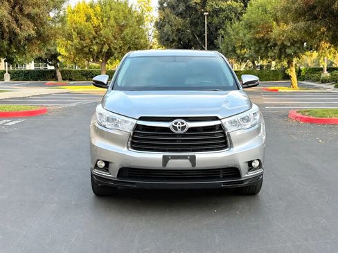 Used 2016 Toyota Highlander Plus FWD image 9