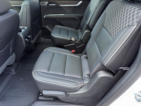 Used 2025 GMC Acadia Denali w/ Super Cruise Package FWD image 24