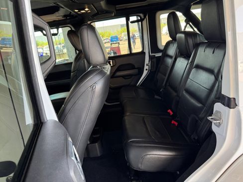 Used 2019 Jeep Wrangler Unlimited Sahara AWD/4WD image 22