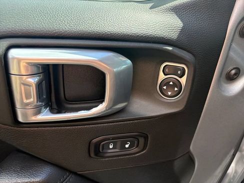 Used 2021 Jeep Wrangler Unlimited Sahara AWD/4WD image 18