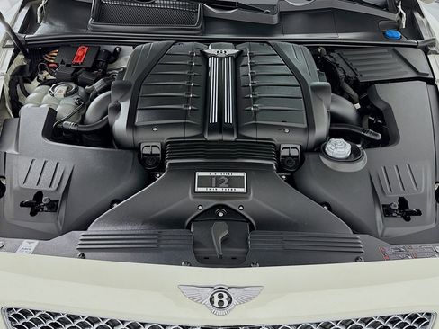 Used 2018 Bentley Bentayga image 11