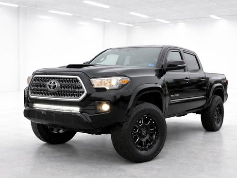 Used 2016 Toyota Tacoma TRD Sport w/ Premium & Technology Package image 1