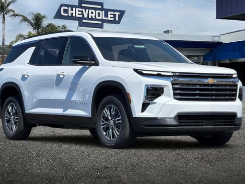 New 2026 Chevrolet Traverse LT w/ Driver Confidence Package image 2