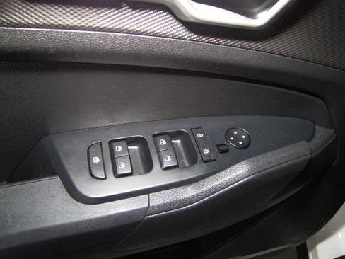 Used 2023 Kia Sportage LX AWD/4WD image 11