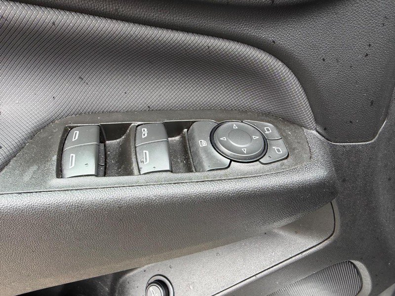 Used 2023 Chevrolet Equinox RS FWD image 17