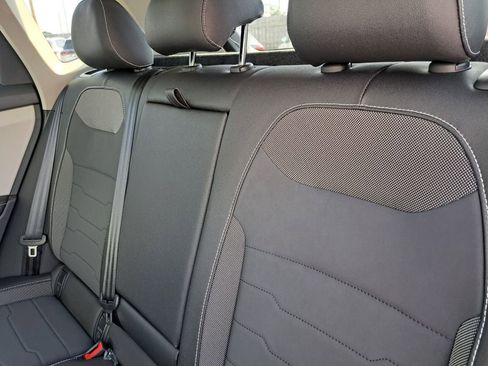 New 2026 Volkswagen Taos SE image 22