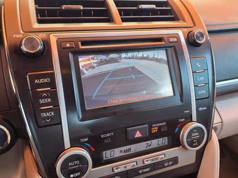 Used 2012 Toyota Camry XLE w/ Leather Pkg FWD image 23