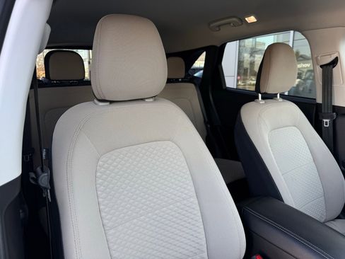 Used 2022 Ford Escape SE image 21