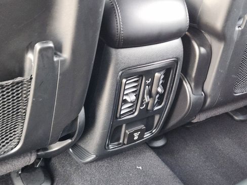 Used 2019 Jeep Grand Cherokee Altitude image 32