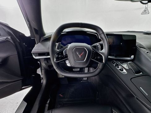 Used 2025 Chevrolet Corvette Stingray Preferred Conv w/ Z51 Performance Package RWD image 12